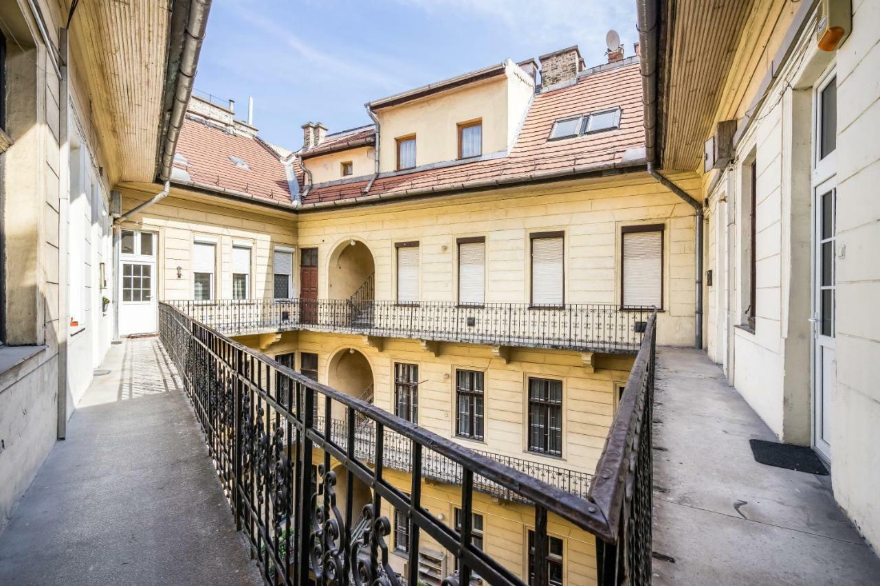 Bpr Thrill Design Home With A/C Budapest Exteriör bild